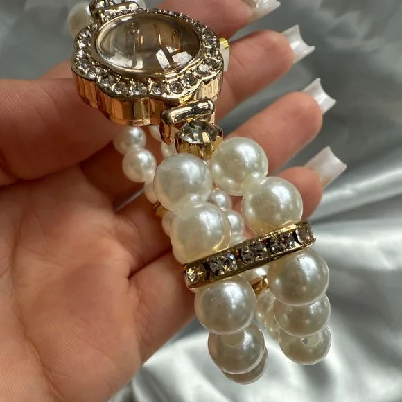 Women’s 18k gold color Stainless steel Panther’s watch Pearl and diamond - Picture 8 of 10